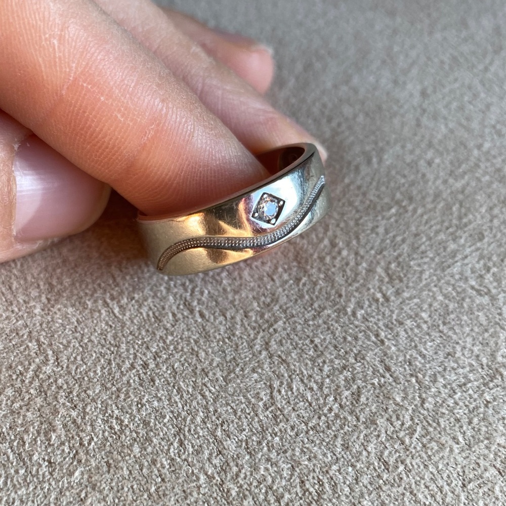 18 carat gold men wedding ring